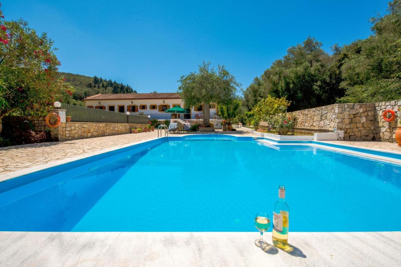 Livadi Studios With Pool Lákka Екстериор снимка