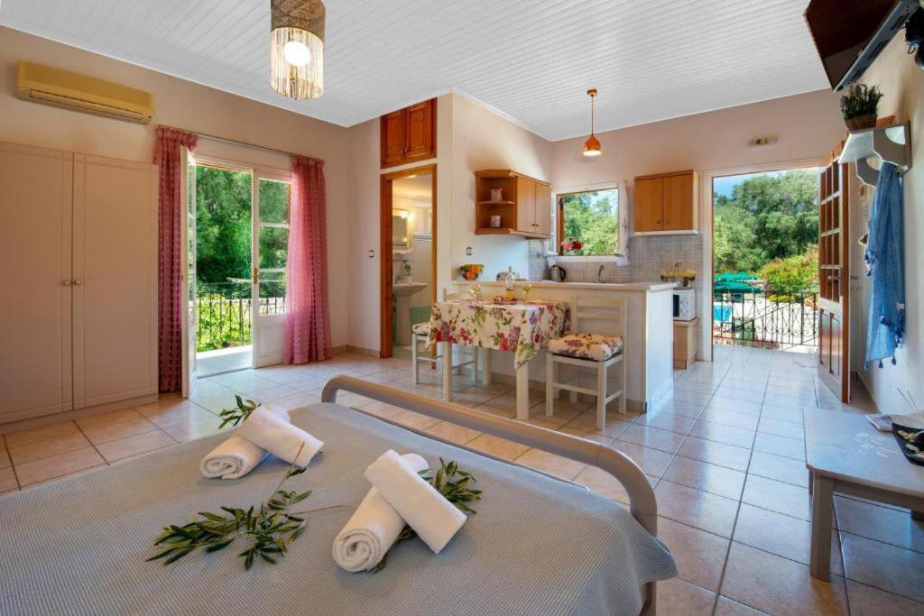 Livadi Studios With Pool Lákka Екстериор снимка