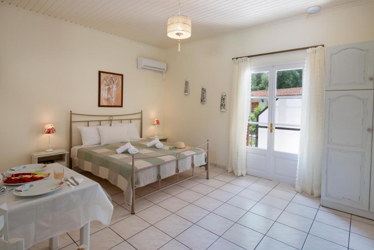 Livadi Studios With Pool Lákka Екстериор снимка