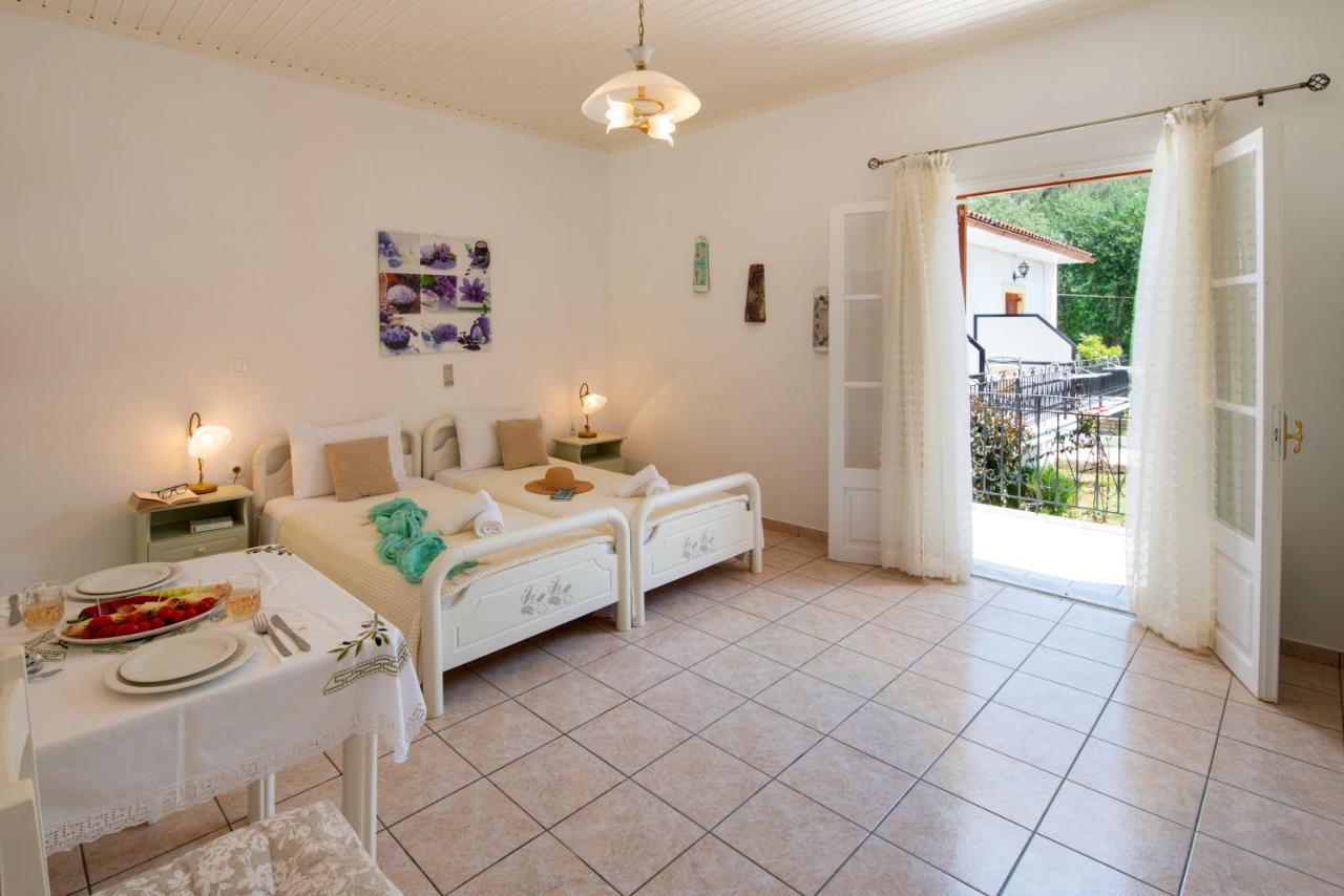 Livadi Studios With Pool Lákka Екстериор снимка