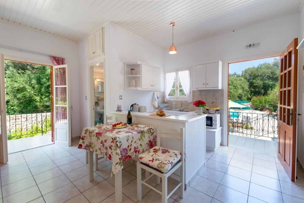 Livadi Studios With Pool Lákka Екстериор снимка